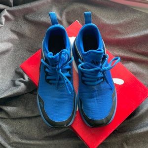 Boys Size Size 4 Puma Tennis Shoe